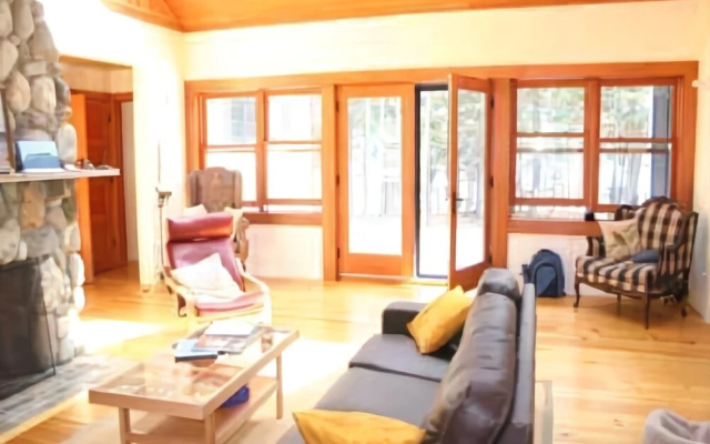 photo 4 of Alberta Lane Cottage - Five Bedroom Home