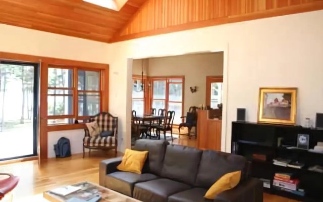 photo 5 of Alberta Lane Cottage - Five Bedroom Home