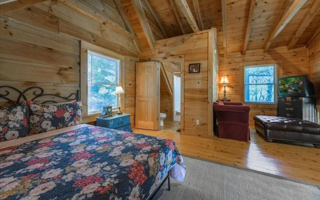photo 2 of Alessandras - Beautiful Rustic-chic Riverfront Cabin Fireplace pet Friendly