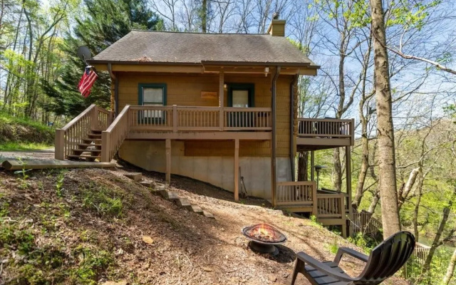 photo 5 of Alessandras - Beautiful Rustic-chic Riverfront Cabin Fireplace pet Friendly