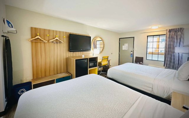 photo 3 of Days Inn by Wyndham WestEnd Alexandria,VA Washington DC Area
