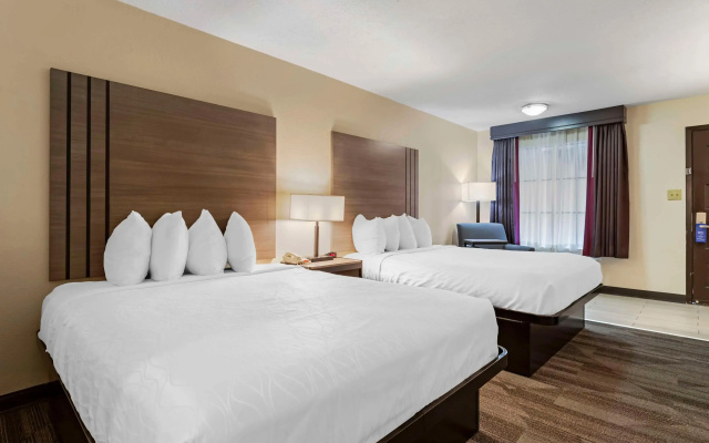photo 4 of Alexandria Inn & Suites & Conference Center Hotel