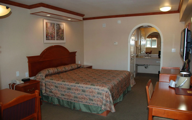photo 2 of Alexis Park Hotel