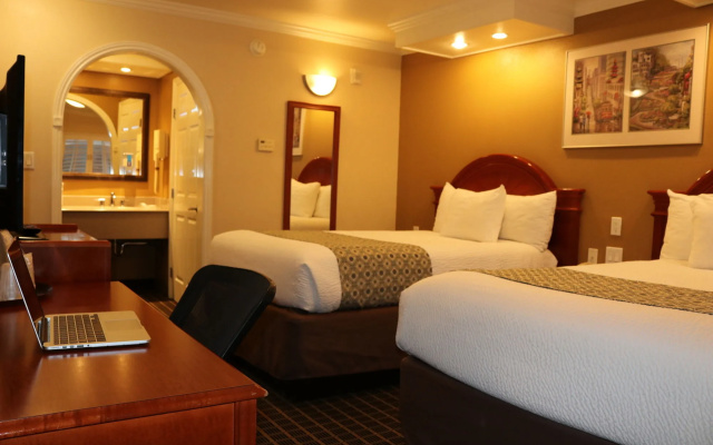 photo 4 of Alexis Park Hotel