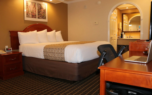 photo 5 of Alexis Park Hotel