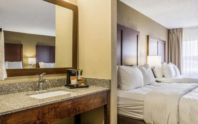 photo 5 of All American Inn & Suites Norwalk