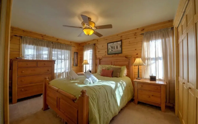 photo 5 of All Decked Out - 4 Br Cabin