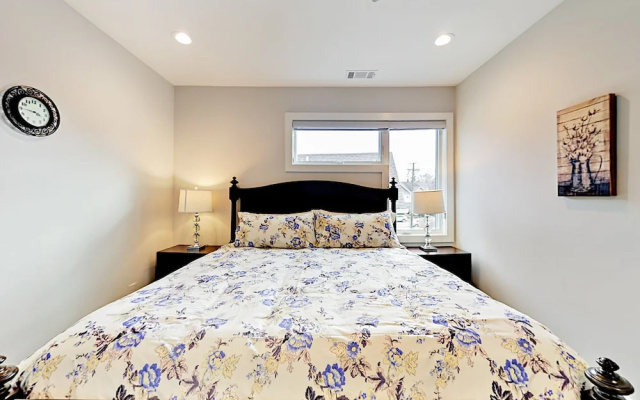 photo 4 of All-suite 3br/3.5ba W/ Rooftop Deck, Near Downtown 3 Bedroom Condo