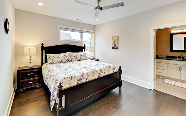 photo 5 of All-suite 3br/3.5ba W/ Rooftop Deck, Near Downtown 3 Bedroom Condo