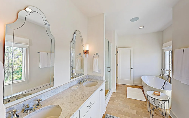 photo 2 of All-suite Townhome W/ Designer Furnishings 3 Bedroom Townhouse