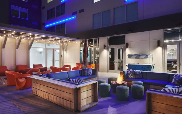 photo 2 of Aloft Atlanta Perimeter Center
