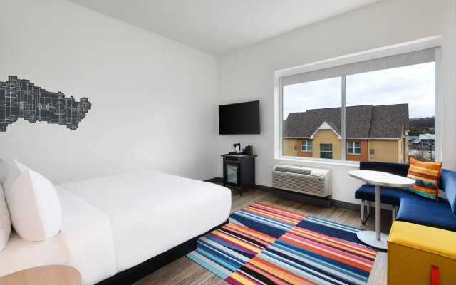photo 3 of Aloft by Marriott Cincinnati West Chester