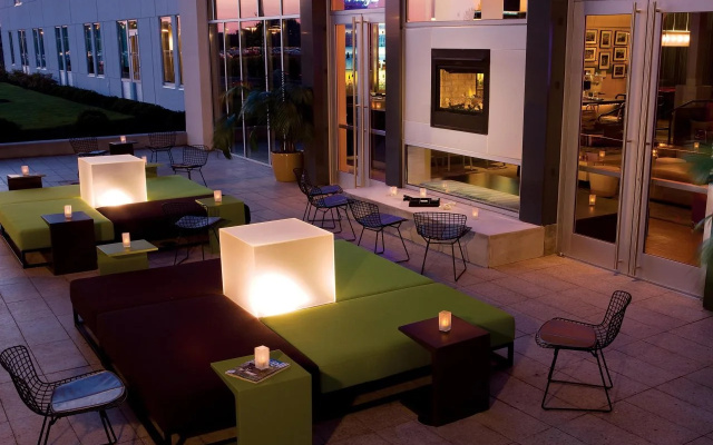 photo 2 of Aloft by Marriott El Segundo - Los Angeles Airport