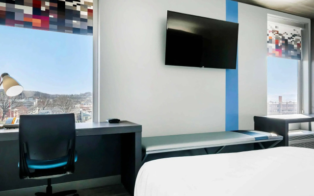 photo 3 of Aloft Newport On The Levee