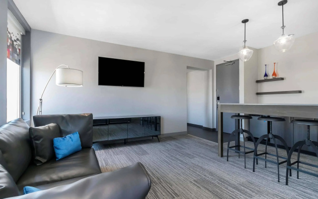 photo 5 of Aloft Newport On The Levee