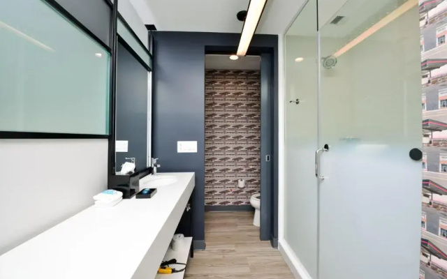 photo 5 of Aloft by Marriott North Kansas City