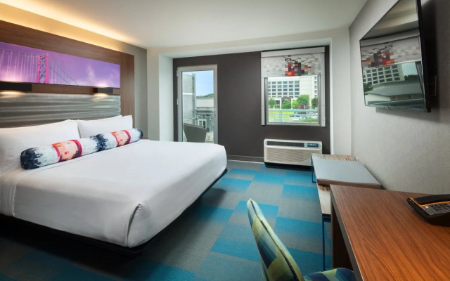 photo 2 of Aloft by Marriott San Francisco Airport
