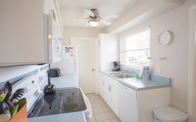 photo 4 of Aloha Kai - 56 1 Bedroom 1 Bathroom Apts