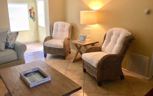 photo 4 of Aloha Kai Unit 1 2 Bedrooms 1.5 Bathroom Apts