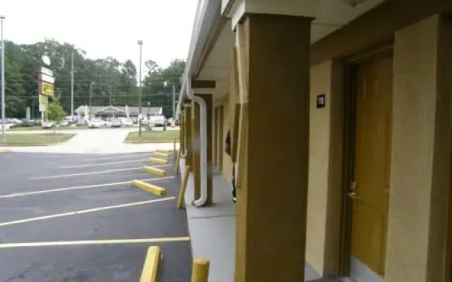 photo 4 of Aloha Motor Inn