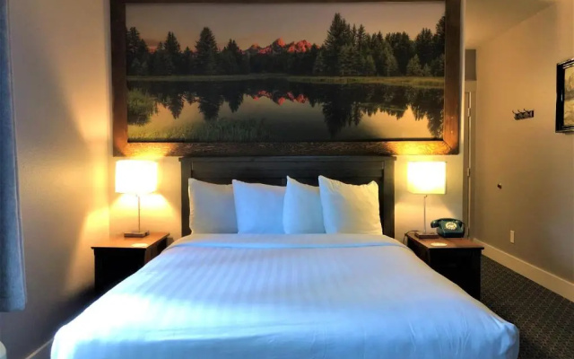 photo 2 of Blue Elk Inn