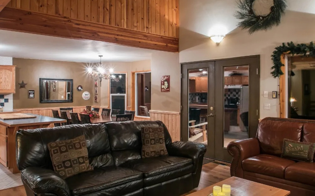 photo 2 of Alpine Acres Lodge