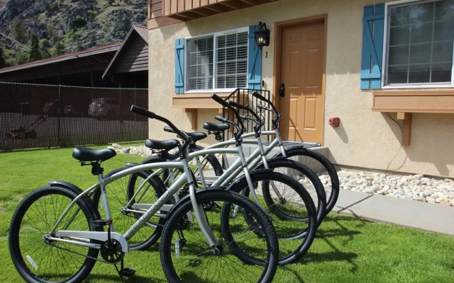 photo 4 of Alpine Escape Downtown Townhome w Hot tub Free Cruiser Bicycles