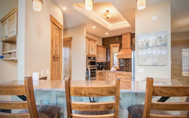 photo 2 of Alpine Haven Luxury Home at Windcliff - 4 Br Home
