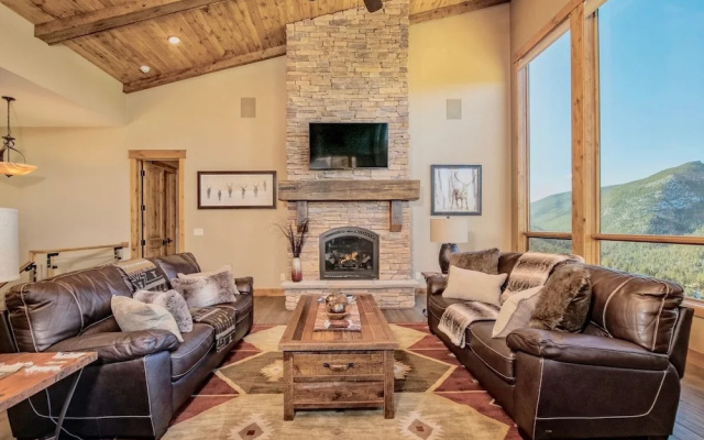 photo 3 of Alpine Haven Luxury Home at Windcliff - 4 Br Home