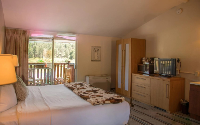 photo 2 of Alpine Trail Ridge Inn
