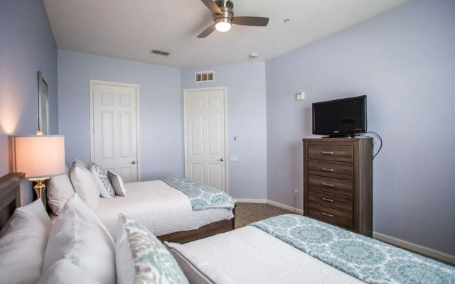 photo 5 of Altavista Lakeview 3 Bedroom Condo by RedAwning