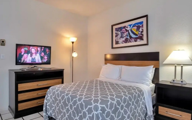photo 4 of Amazing 1br apartment with pool, Hallandale Beach!