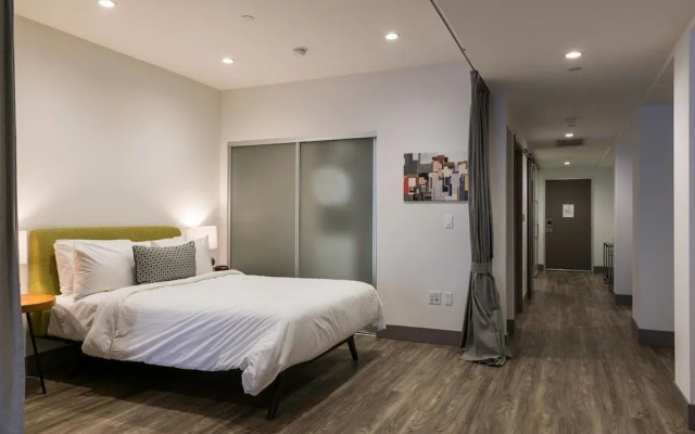 photo 4 of Amazing 2 bedroom flat in South Park / DTLA