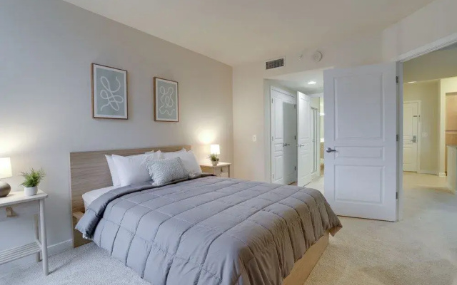 photo 2 of Amazing 2Br Condo In Pentagon City