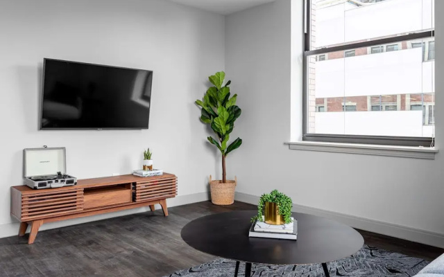 photo 5 of Amazing 2BR Downtown With 98 Walk Score
