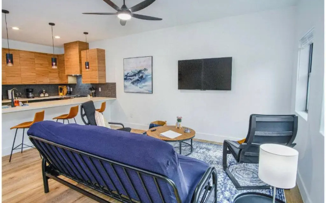 photo 3 of Amazing 3BR 2BA Only 5 Mins From Downtown