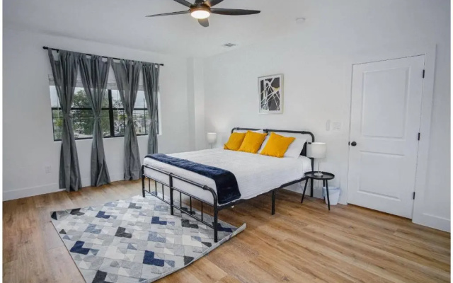 photo 5 of Amazing 3BR 2BA Only 5 Mins From Downtown
