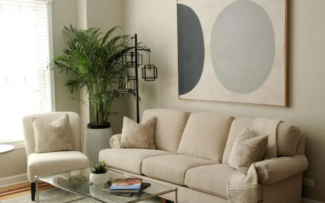 photo 3 of Amazing 3BR 3 BA Property in Chicago
