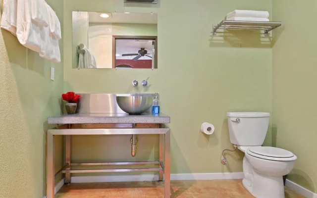 photo 4 of Amazing 3br/2ba Industrial Apt in Nola by Domio