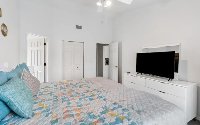 photo 2 of Amazing 4/3 House With Private Pool, Near Disney!