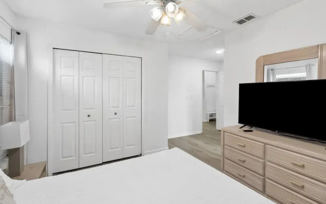 photo 5 of Amazing 4/3 House With Private Pool, Near Disney!