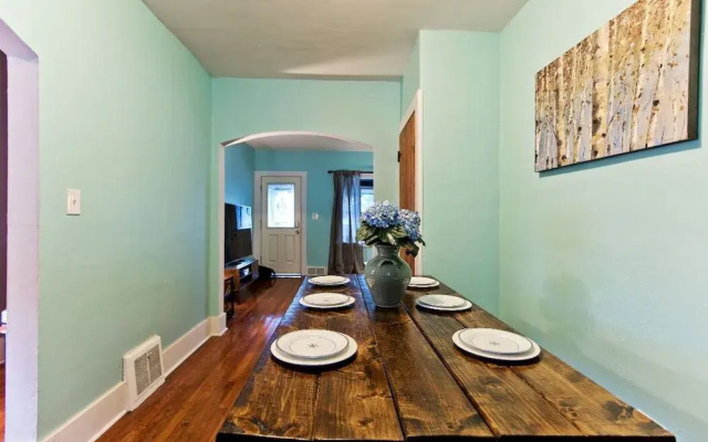 photo 4 of Amazing 5 Bedroom Downtown Ferndale House