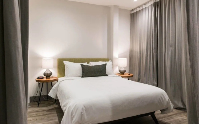 photo 2 of Amazing and Cozy 2 Bdrm Dtla