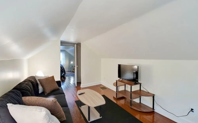photo 3 of Amazing Centrally Located Apt Combo Near Uc, Hospital And Zoo! 2 Bedroom Apts by Redawning