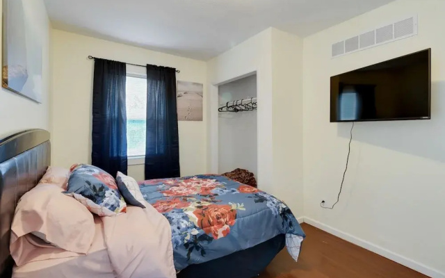 photo 5 of Amazing Centrally Located Apt Combo Near Uc, Hospital And Zoo! 2 Bedroom Apts by Redawning