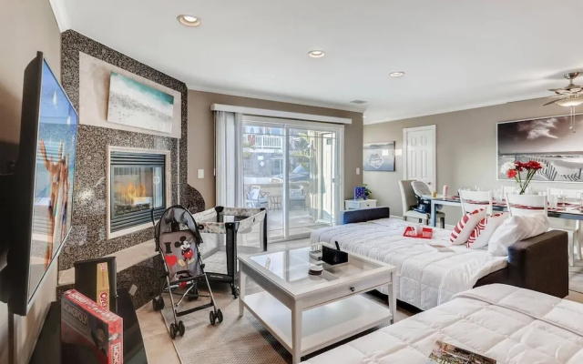 photo 2 of Amazing Family Friendly Newport Beach Home - 1 Block To Ocean (C2)