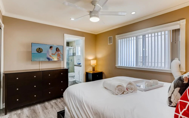 photo 3 of Amazing Family Friendly Newport Beach Home - 1 Block To Ocean (C2)
