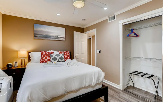 photo 5 of Amazing Family Friendly Newport Beach Home - 1 Block To Ocean (C2)