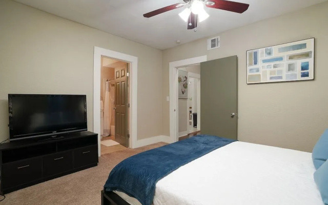 photo 2 of Amazing Fully Fenced Home Only 5 Mins From Downtown
