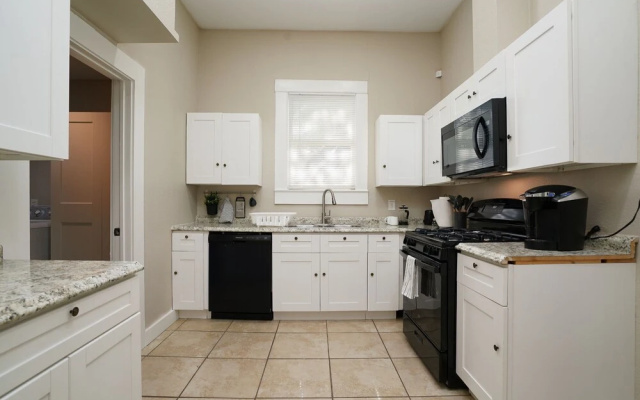 photo 4 of Amazing Fully Fenced Home Only 5 Mins From Downtown
